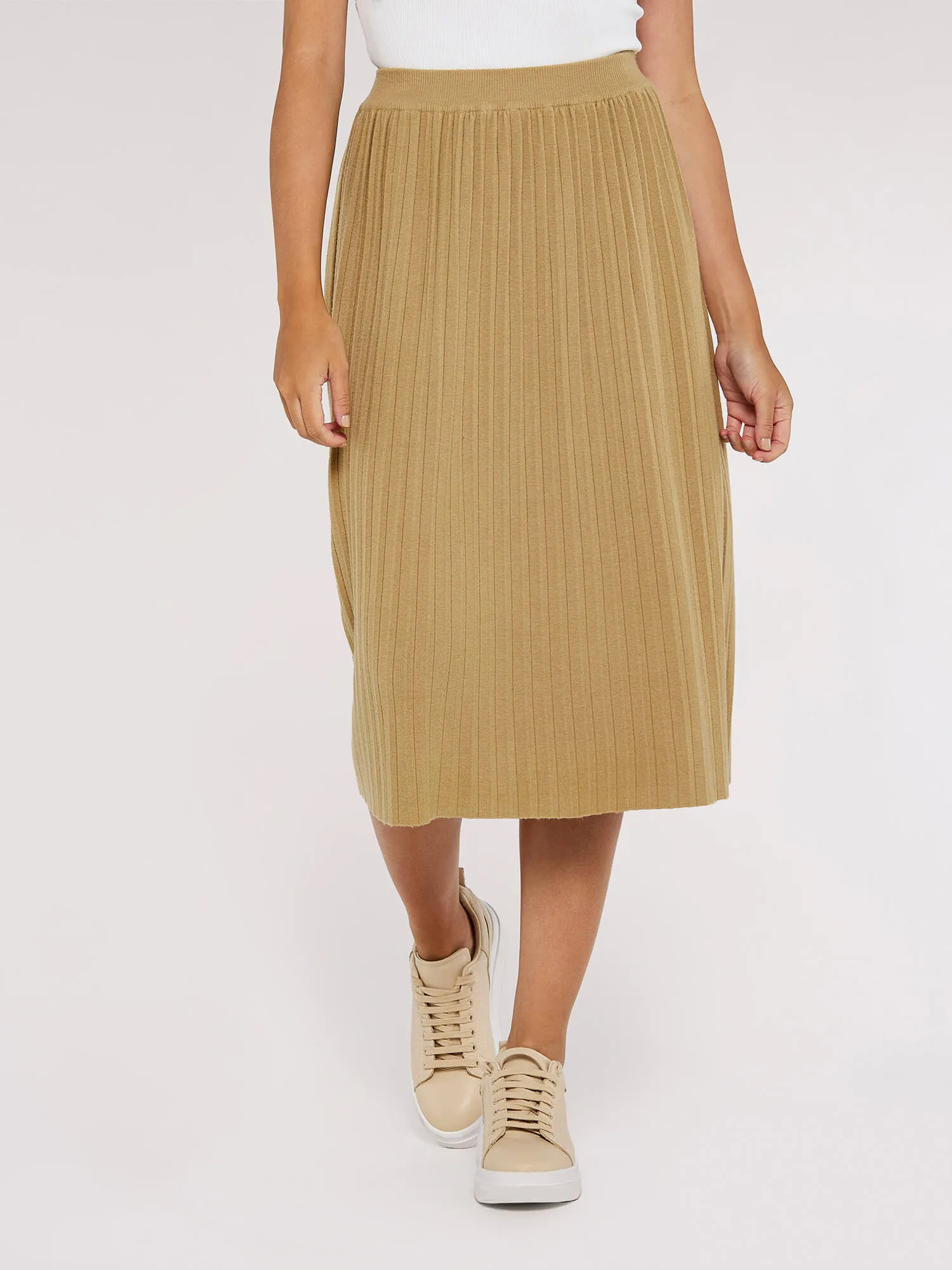 kaye pleated skirt in camel