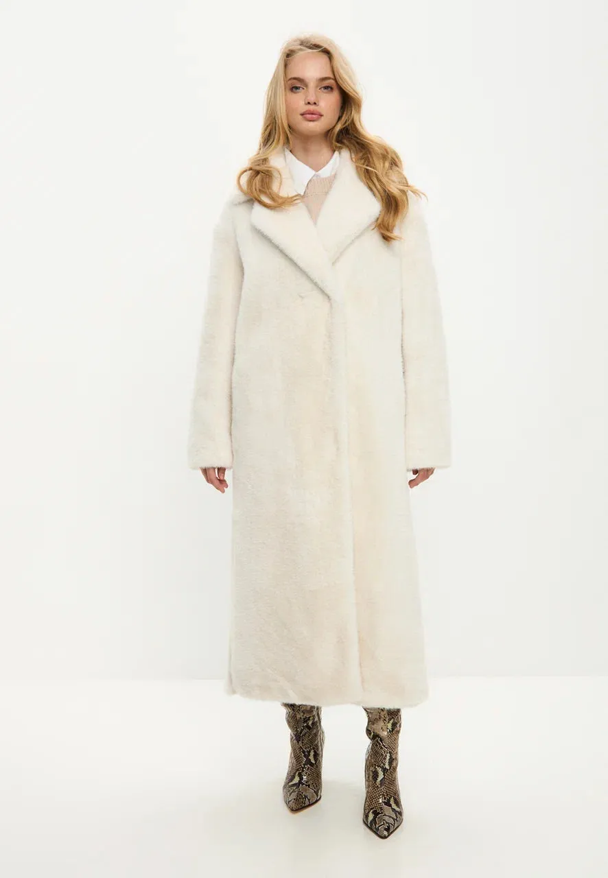 Luxurious Faux Fur Coat Freya - White