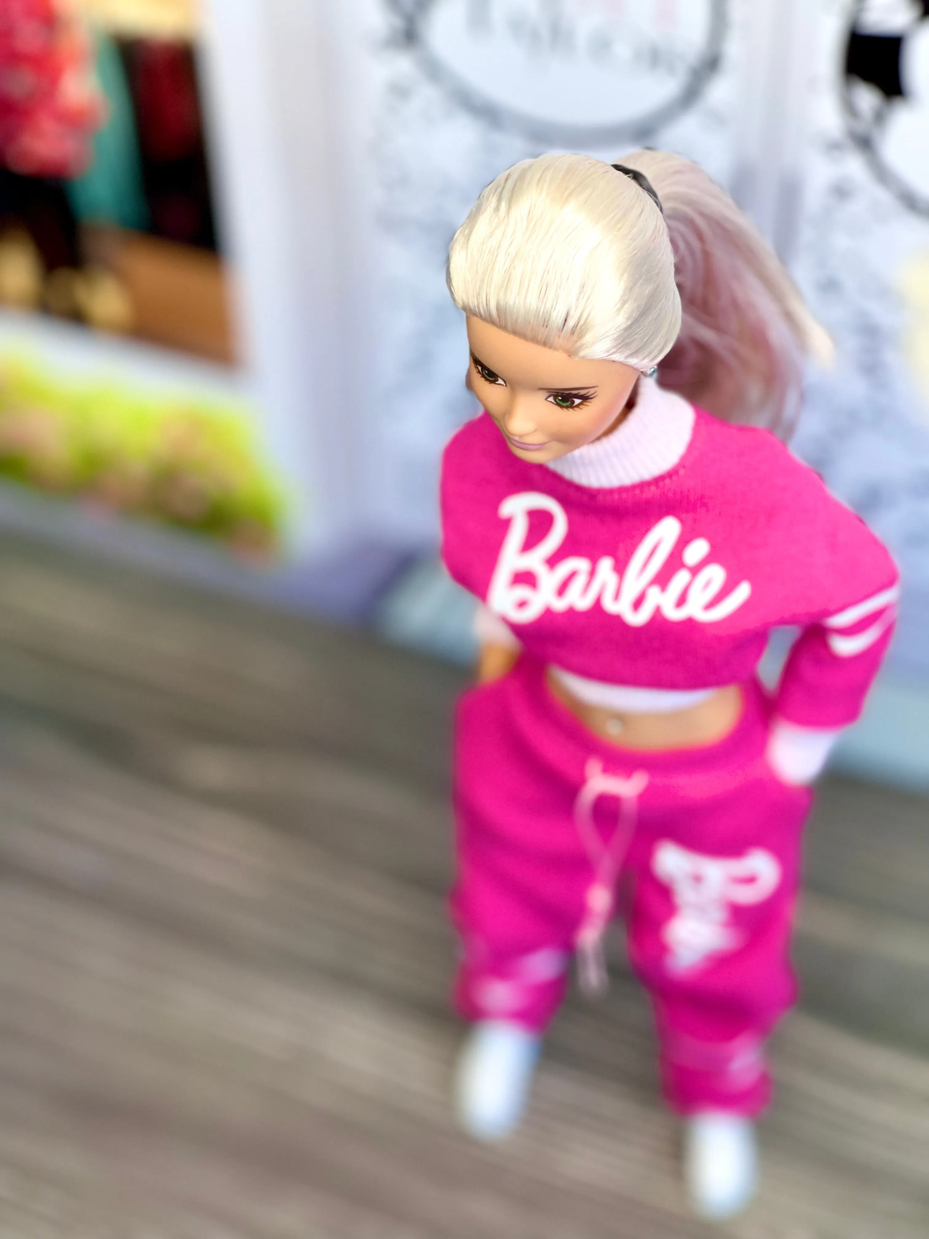 Pink sweatpants and sweatshirt for Barbie doll with logo