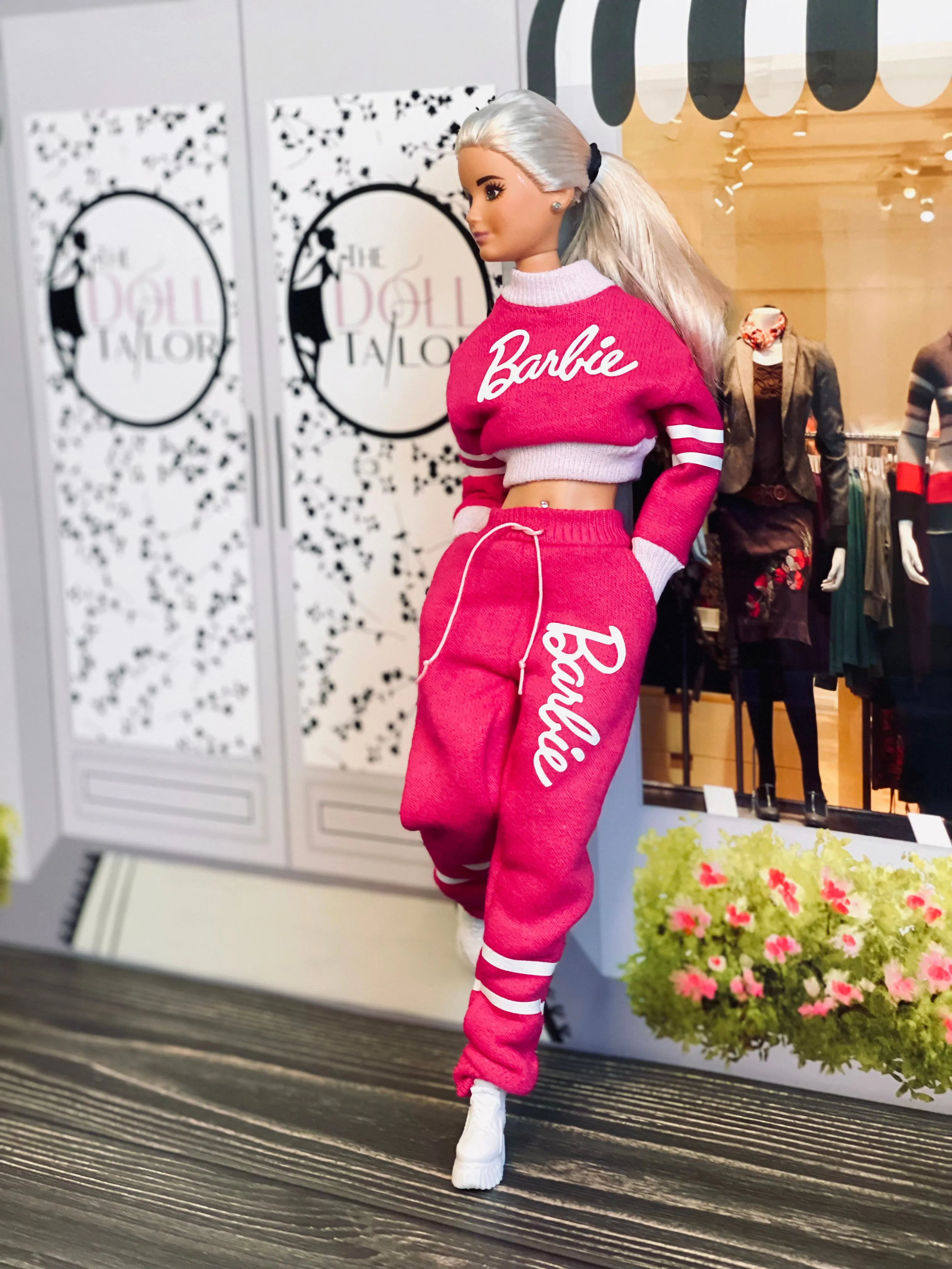 Pink sweatpants and sweatshirt for Barbie doll with logo