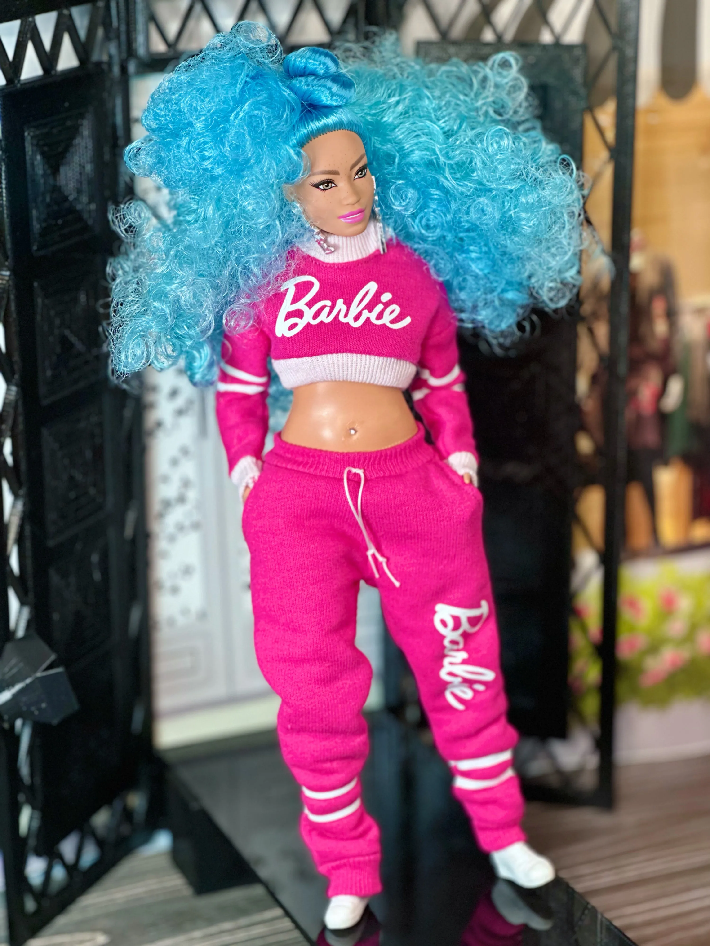 Pink sweatpants and sweatshirt for Barbie doll with logo