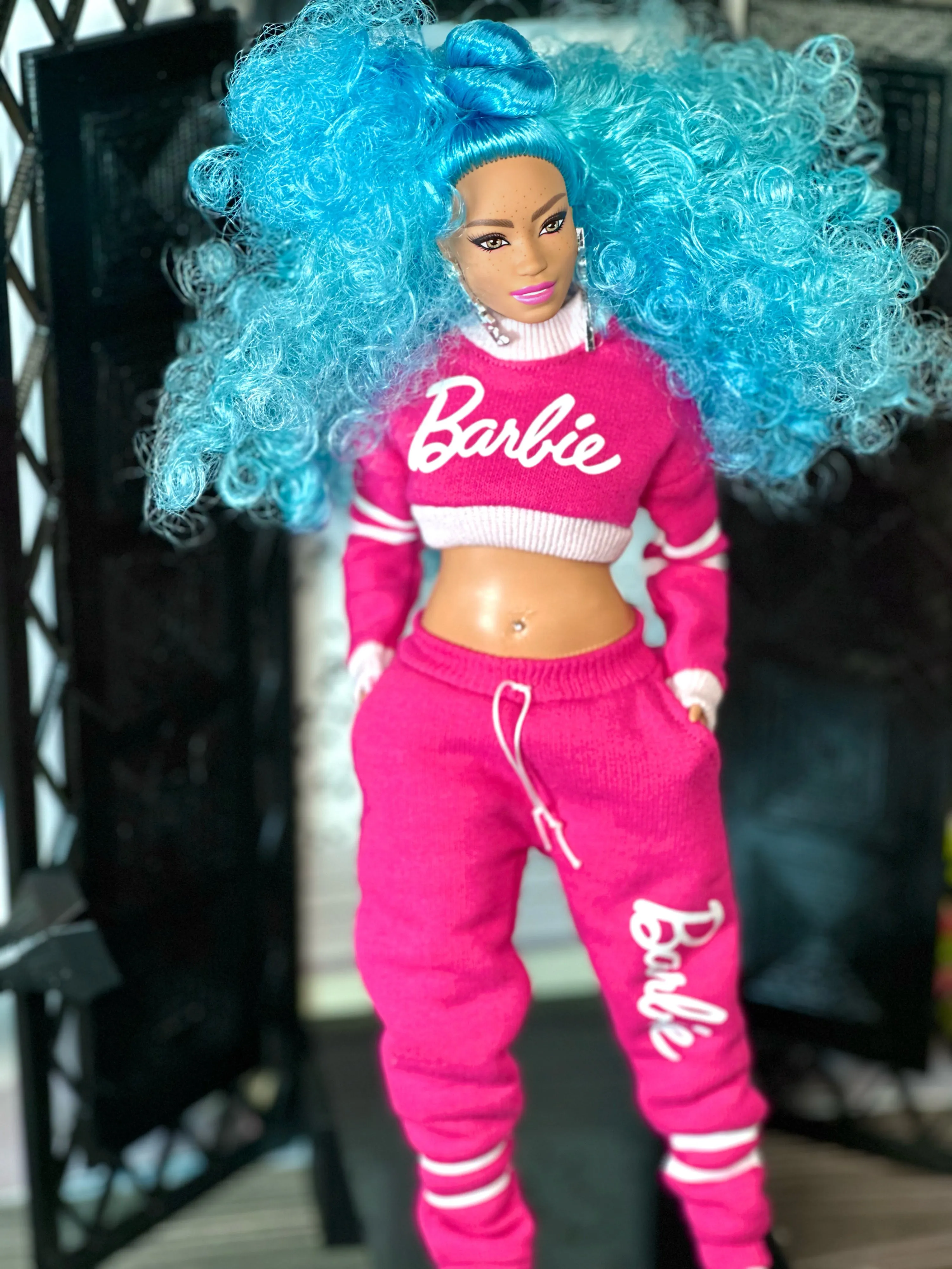 Pink sweatpants and sweatshirt for Barbie doll with logo