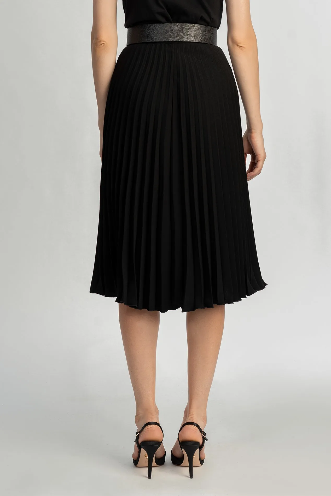 Pleated Crepe Midi Skirt In Black